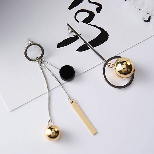 Boucles d'Oreilles Coréennes Asymétriques Boules 6
