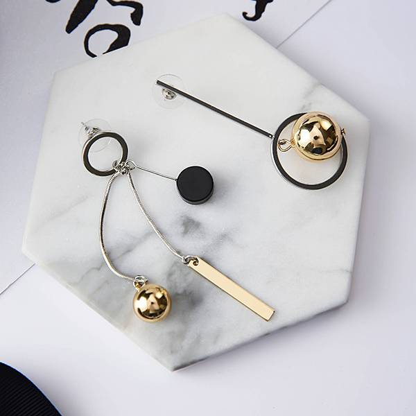 Boucles d'Oreilles Coréennes Asymétriques Boules 7